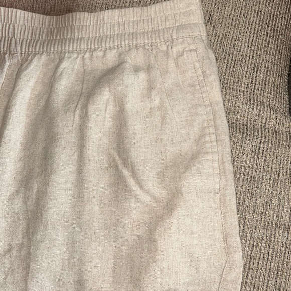 Old Navy Cream Shorts - Picture 2 of 6